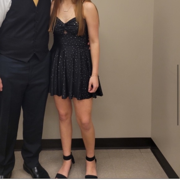 Short black sequin dress - Picture 2 of 5